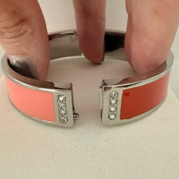 ✨ Add a pop of color and sparkle to your stack with this chic hinged bangle! - Picture 5 of 8